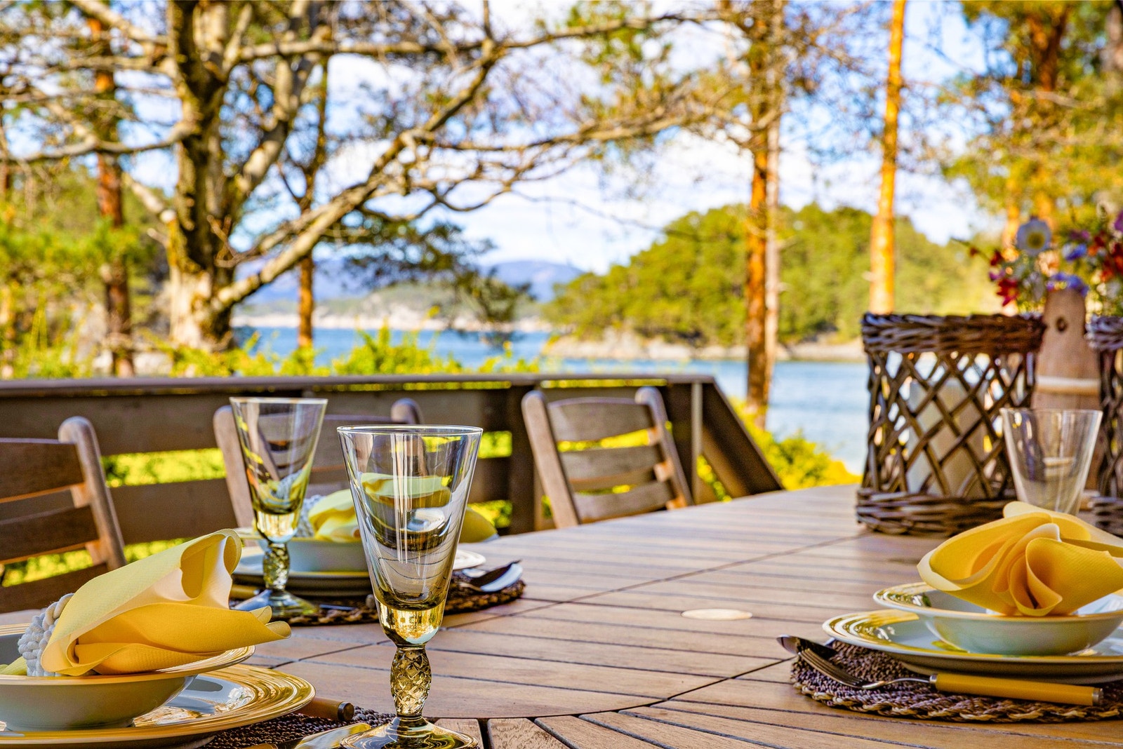 Hvem kan ikke sitte her å nyte måltid og utsikten Galleribilde