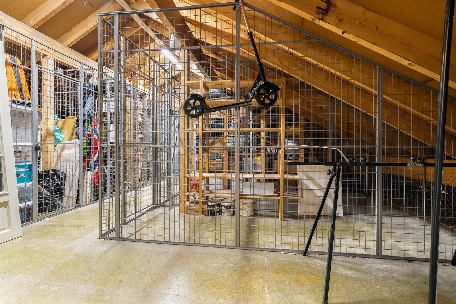 Bodene utgjøres av 1 loftsbod (nr. 1019) på ca. 3 m2 Galleribilde