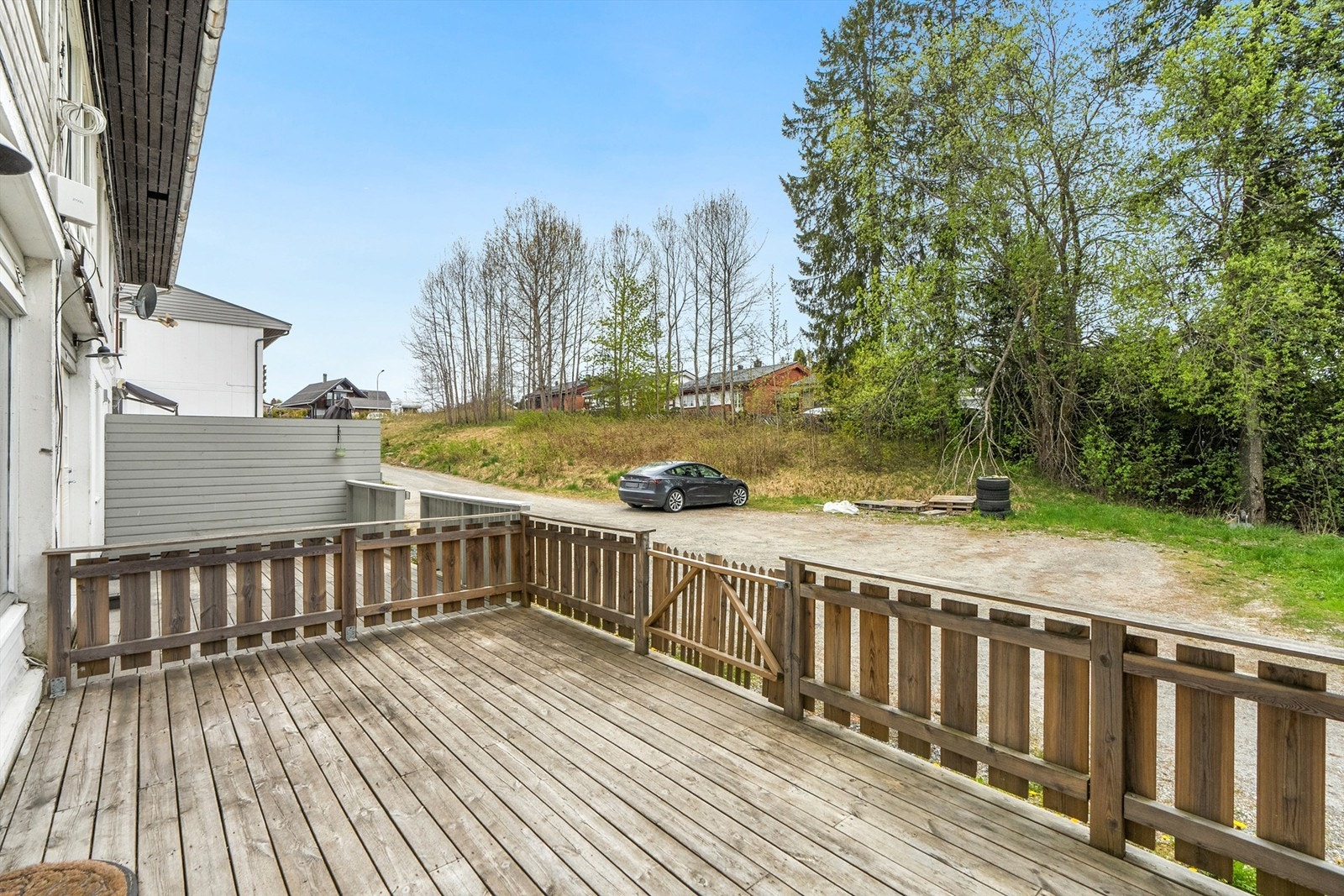 Uteområde - plass til diverse utemøbler, grill og etc. - Fotograf: Oh shots Galleribilde
