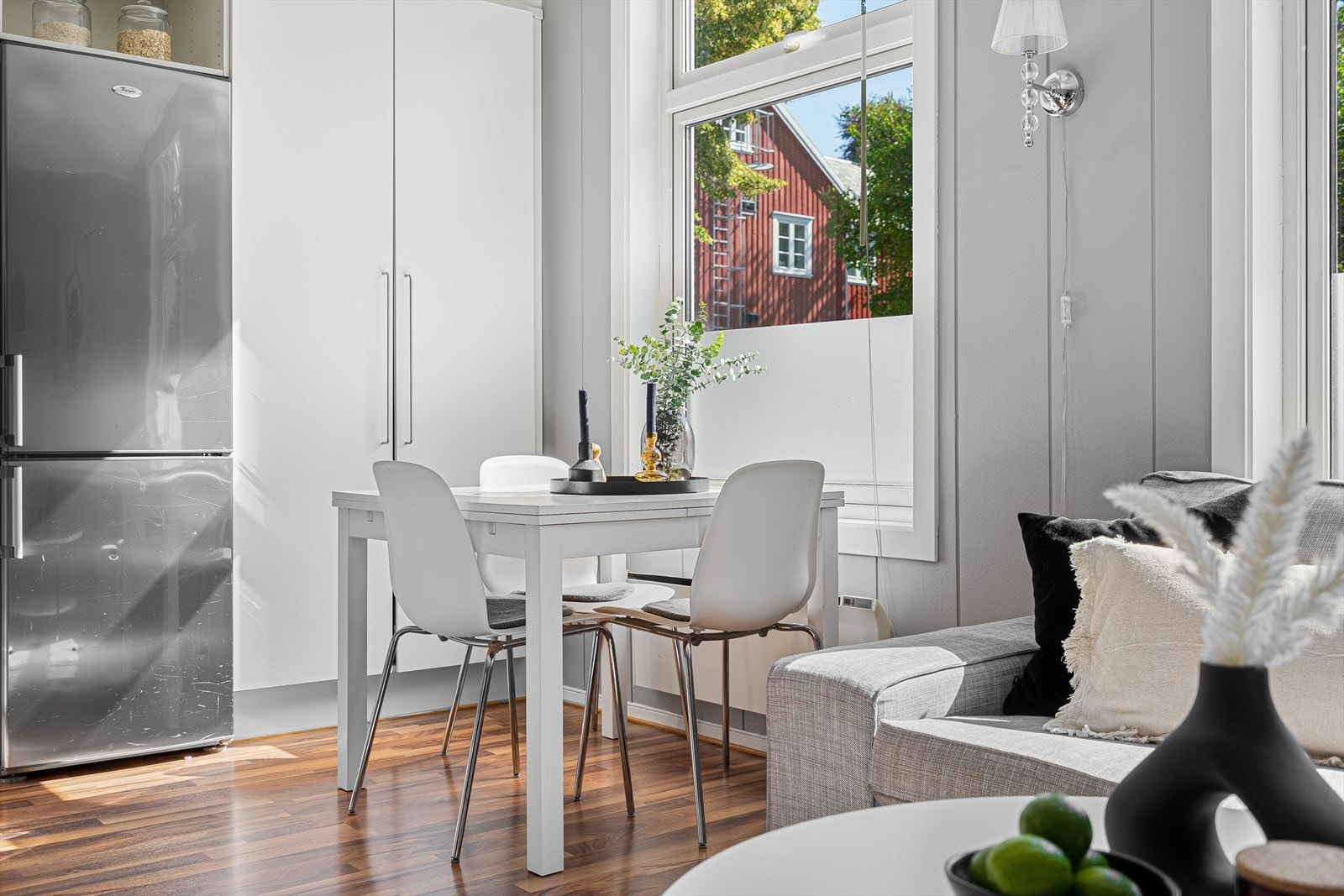 I tilknytning til kjøkkenet er det plass til en spisegruppe. Galleribilde