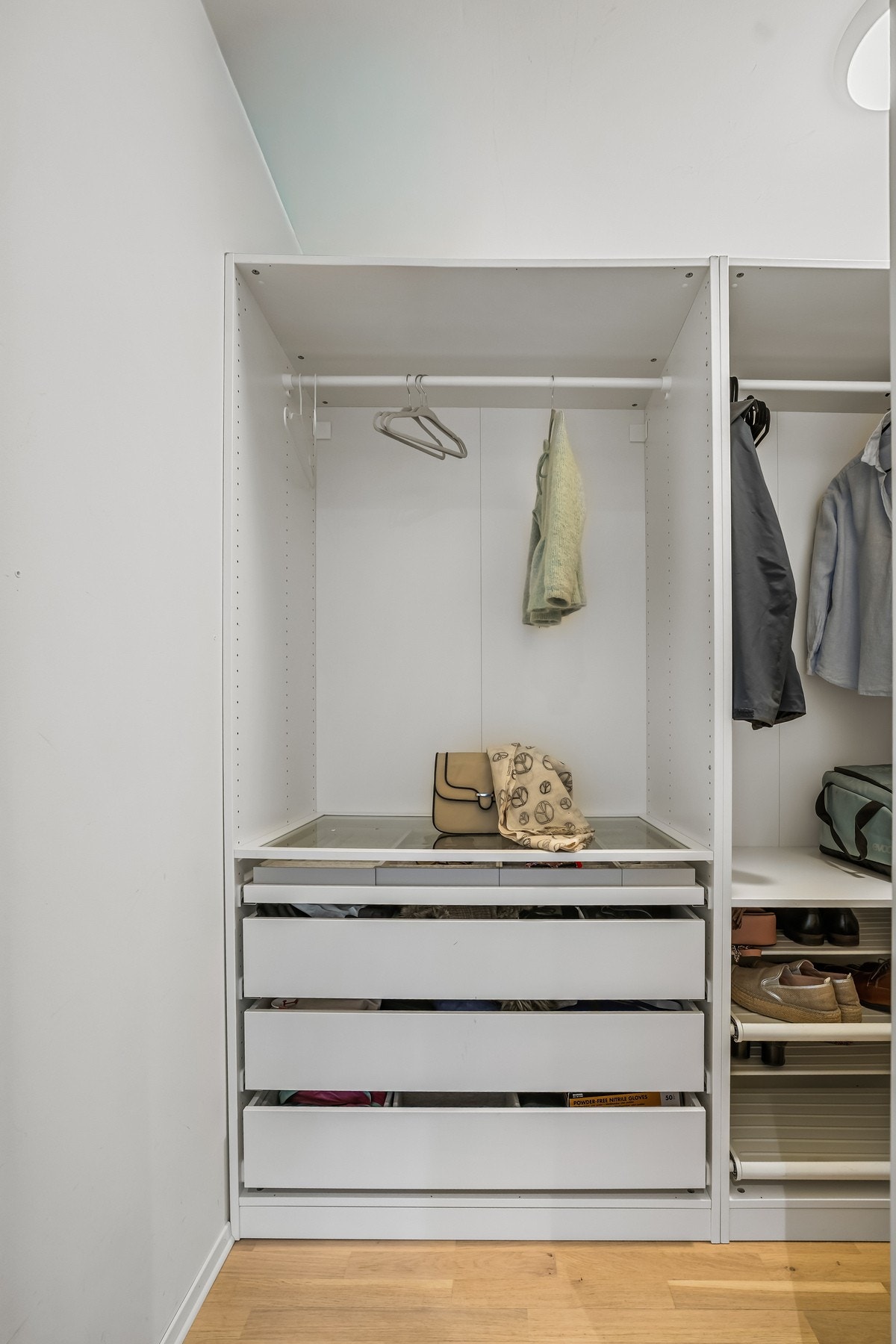 Bod med gode oppbevaringsmuligheter. Galleribilde