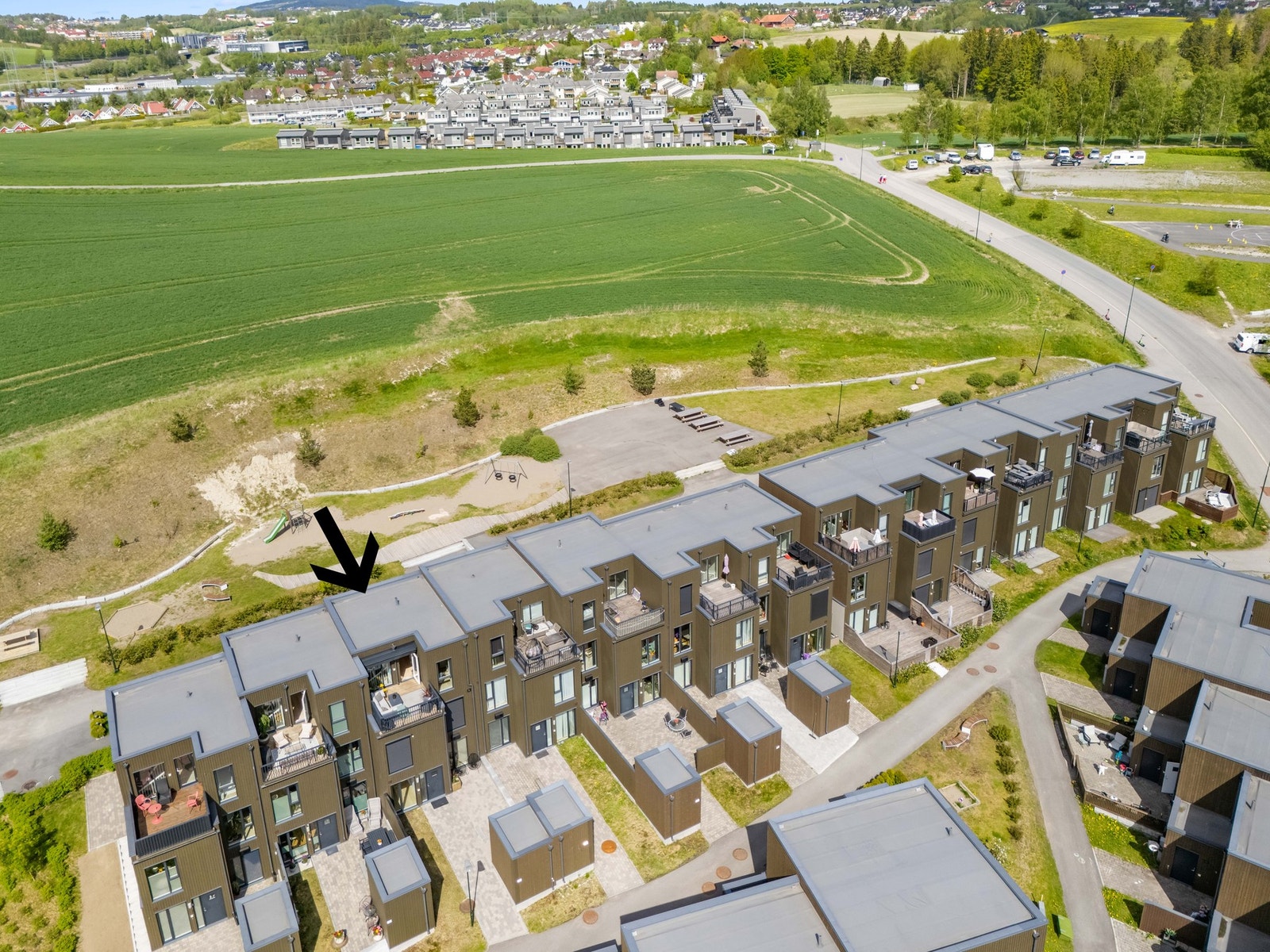 Meget bra beliggenhet i øverste rekke på feltet. Utsikt og sol! Galleribilde