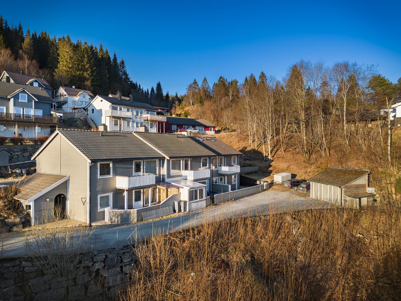 - En praktisk 2-roms leilighet med terrasse, utsikt og sentral beliggenhet på Valestrandsfossen - Galleribilde