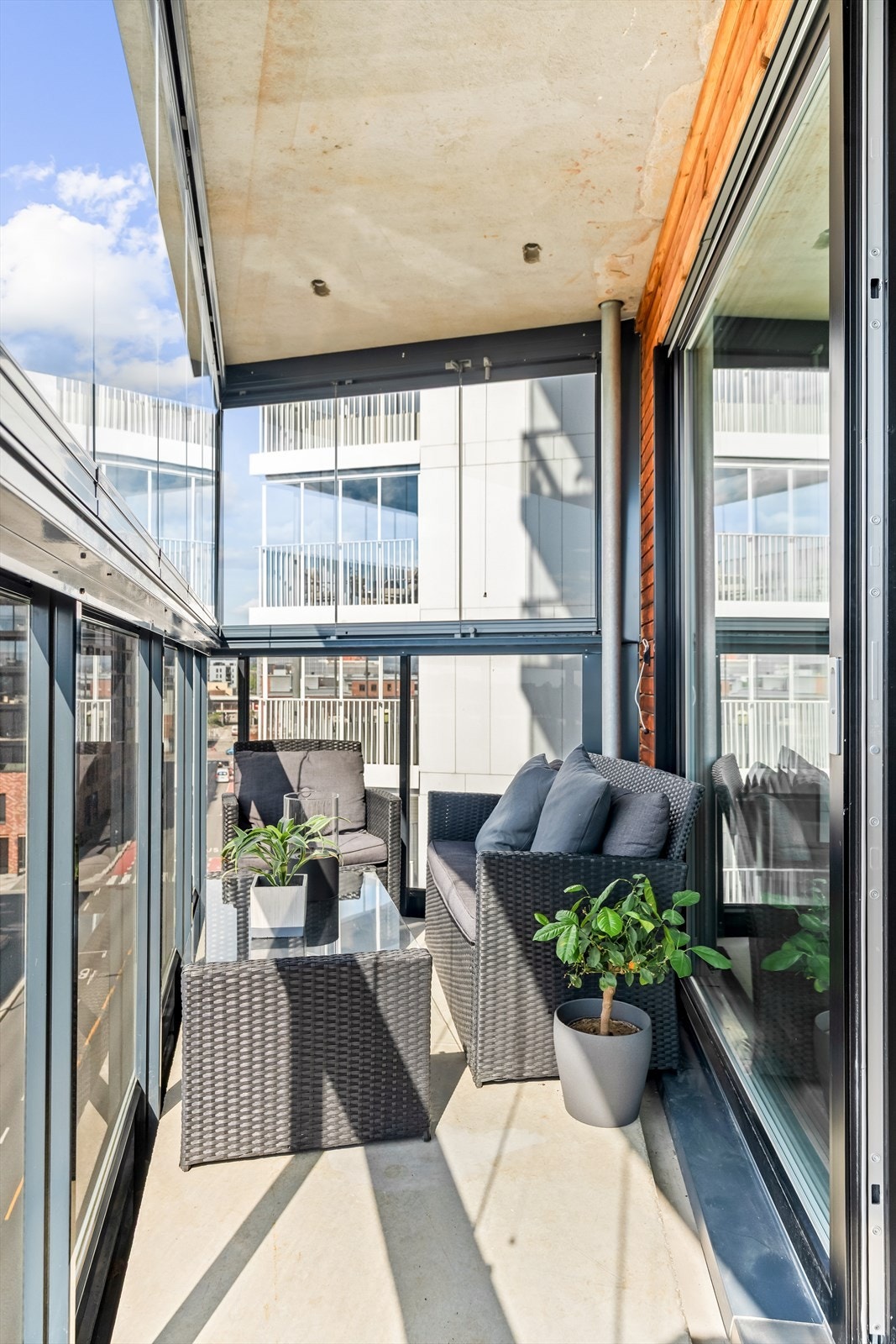 Balkongen er innglasset og kan brukes store deler av året. Galleribilde