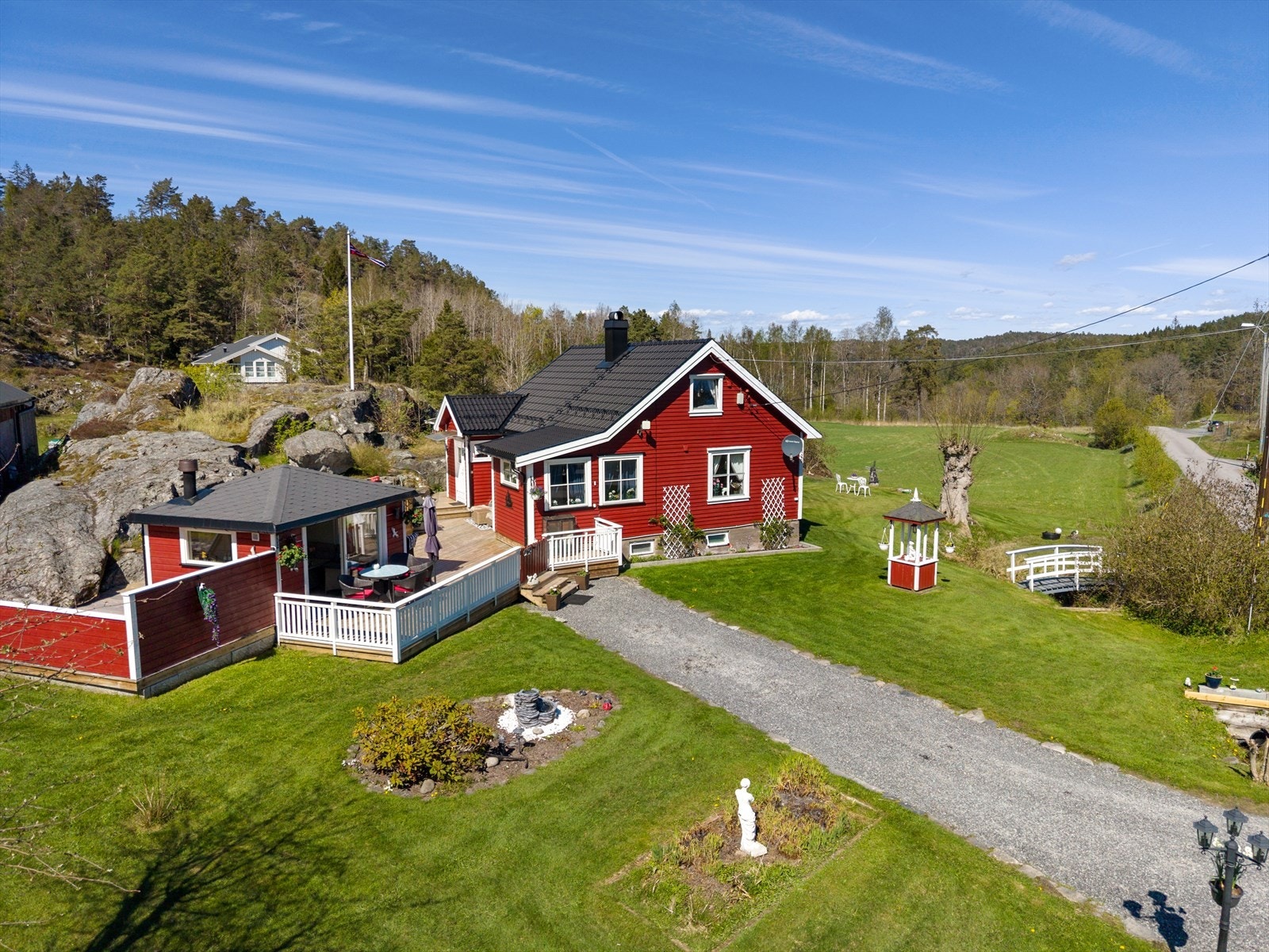 EiendomsMegler1 v/Simen Dippner Bakke presenterer Elvikveien 120!
Foto: Inbovi Galleribilde