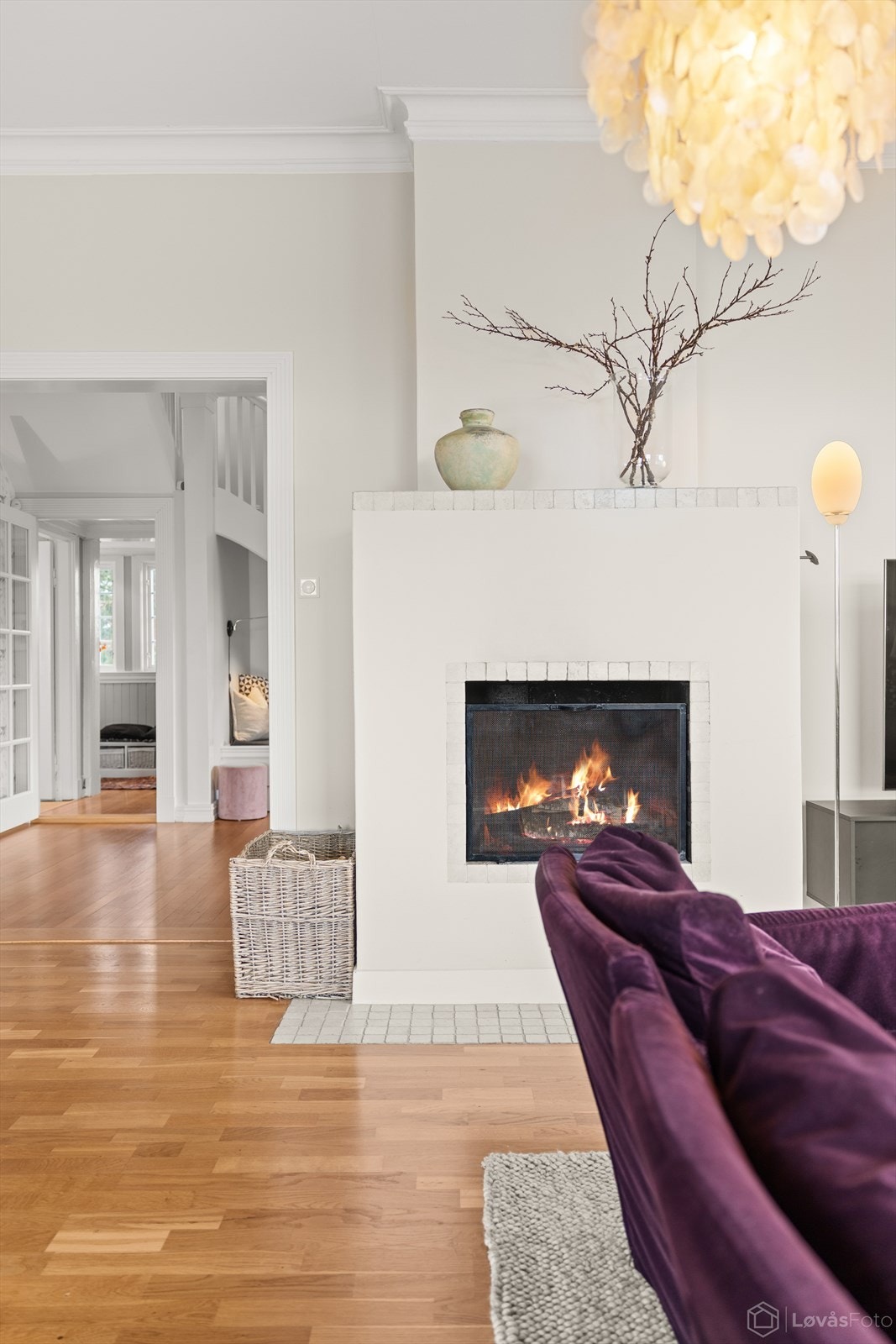 Peisen gir rommet ekstra varme og hygge Galleribilde