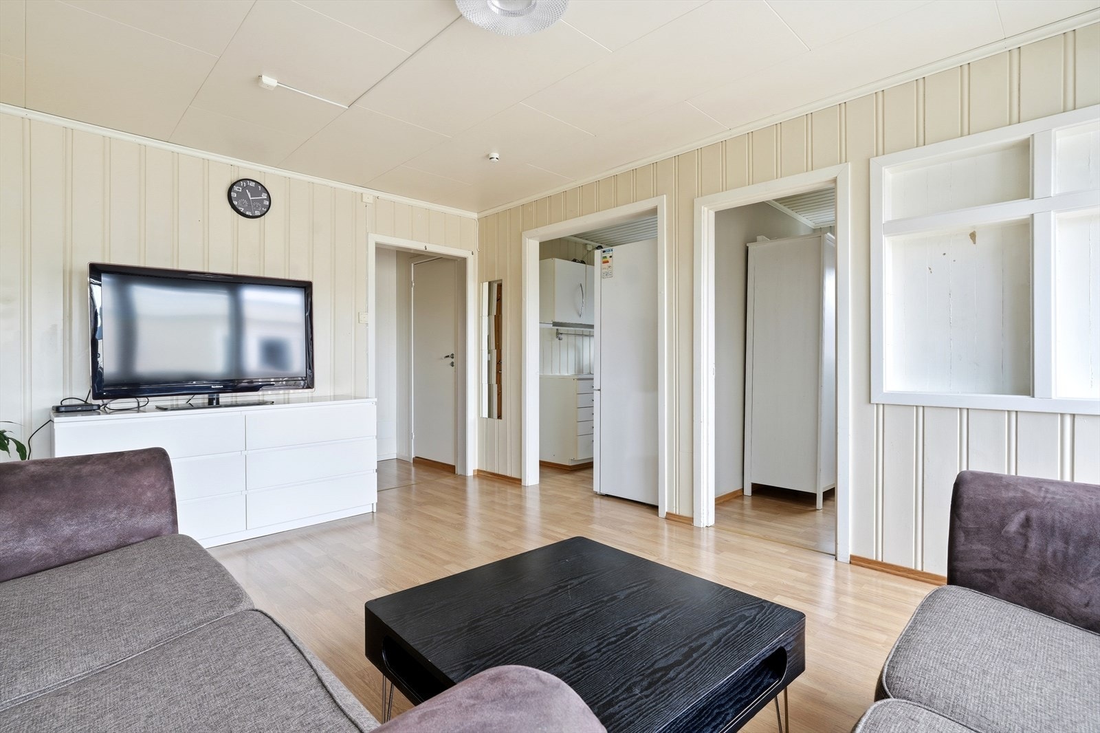 Stuen fungerer som leilighetens sentrale rom, med adkomst til de øvrige rommene. Galleribilde