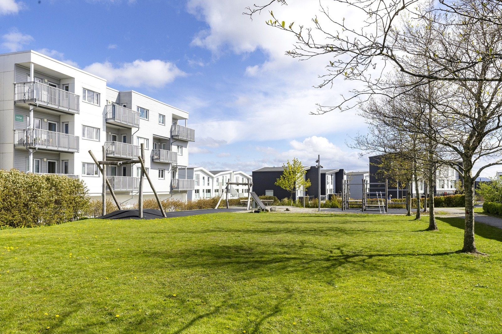 I nærområdet finner du populære turområder som Sandvedparken og Stokkalandsvannet. Galleribilde