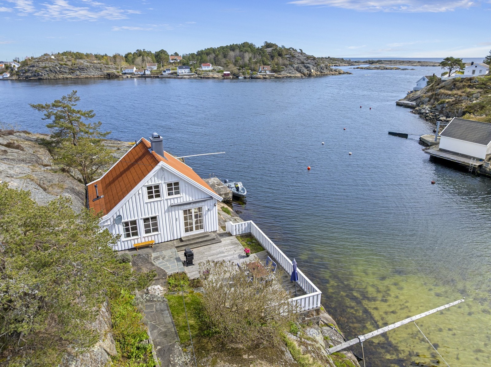 Herfra har man kort båtvei til fastlandet og Sørlandsbyene. Galleribilde