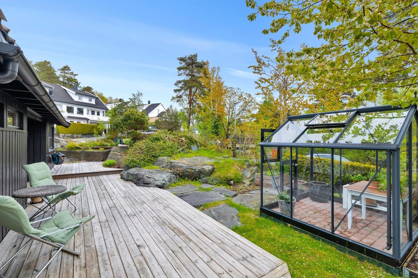 I tillegg følger utebod, drivhus og dyp garasje. Galleribilde