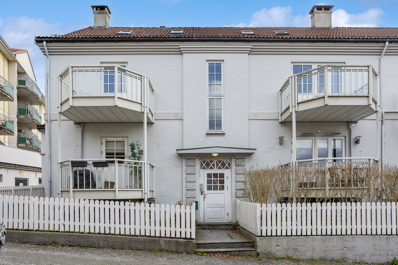 Leiligheten ligger i en klassisk murbygning fra 1932 i det sjarmerende Pinnelien Hageby Borettslag. Galleribilde