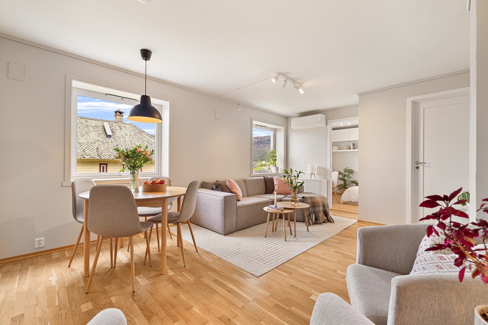 Velkommen inn i lys og trivelig stue! Galleribilde