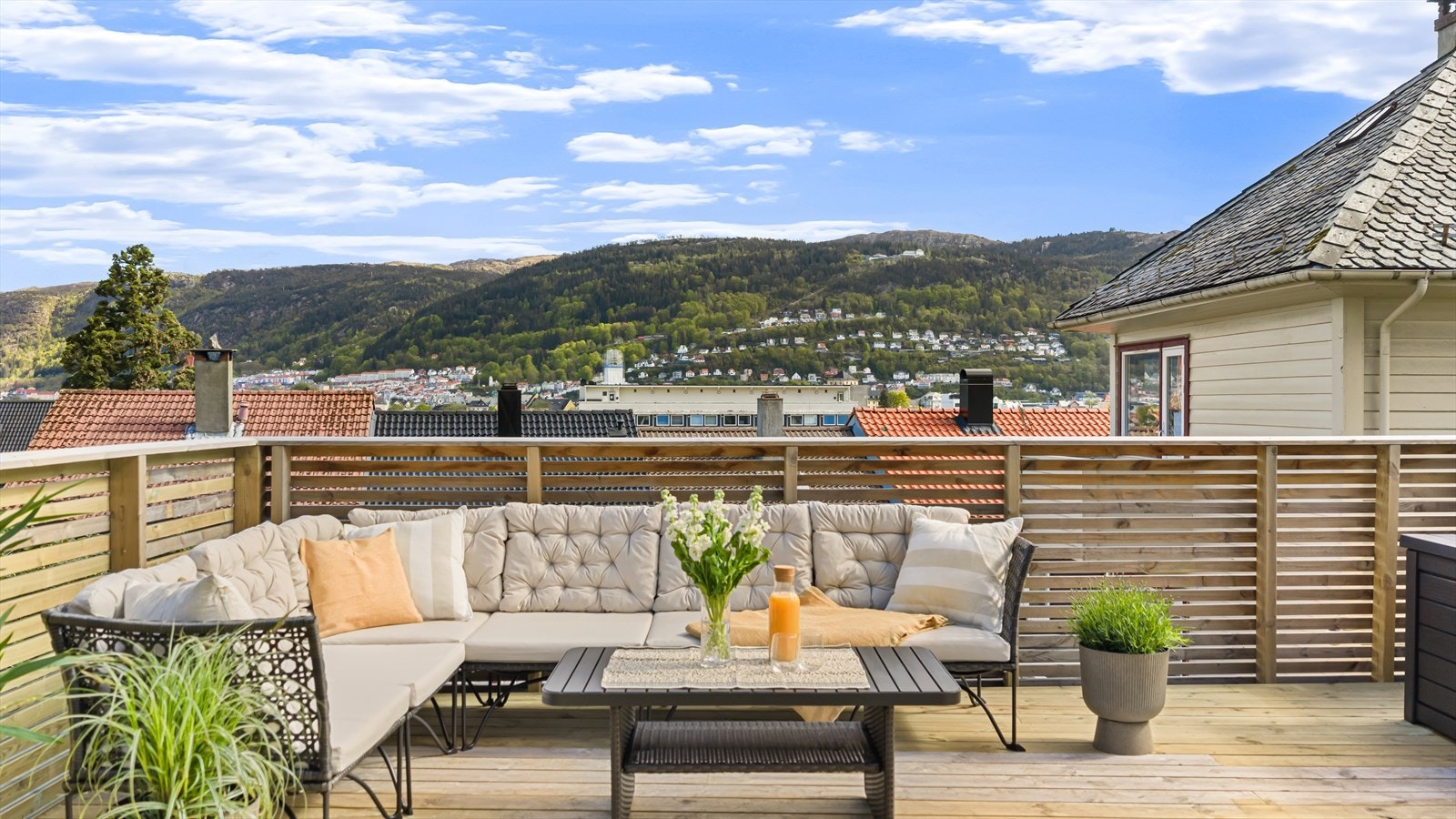 En flott eierseksjonsleilighet m/gjennomgående moderne kvaliteter, samt attraktiv beliggenhet i kort avstand fra Bergen sentrum. Galleribilde