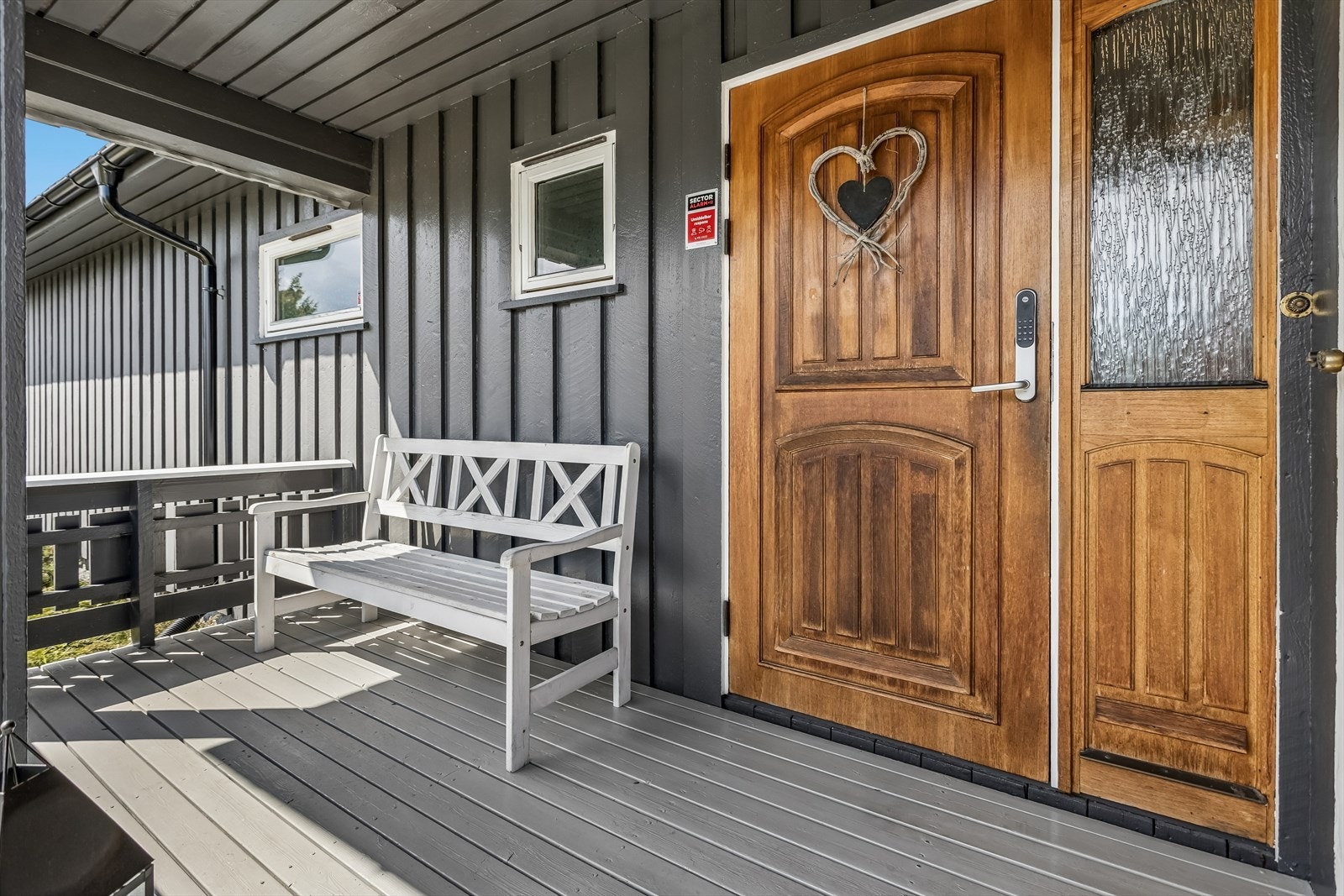 Det overbygde inngangspartiet gir en lun og innbydende velkomst. Galleribilde