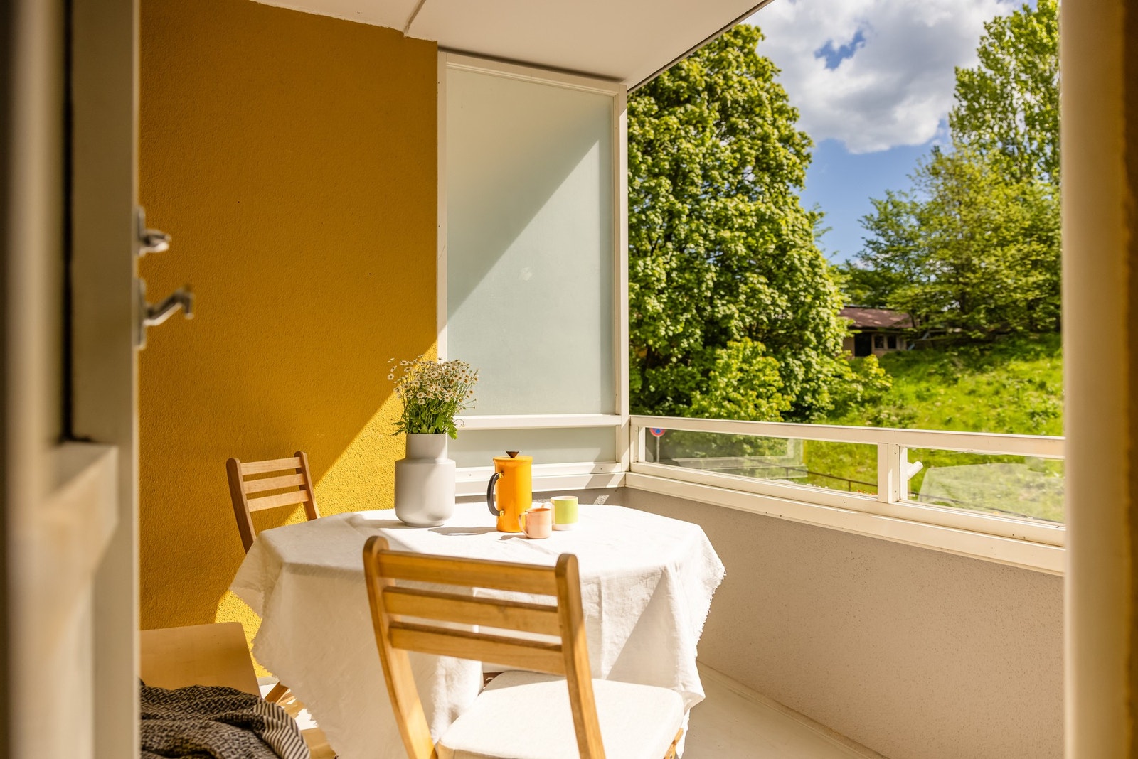 Fra stuen har du utgang til en solrik sydøstvendt balkong på ca. 6m². Galleribilde