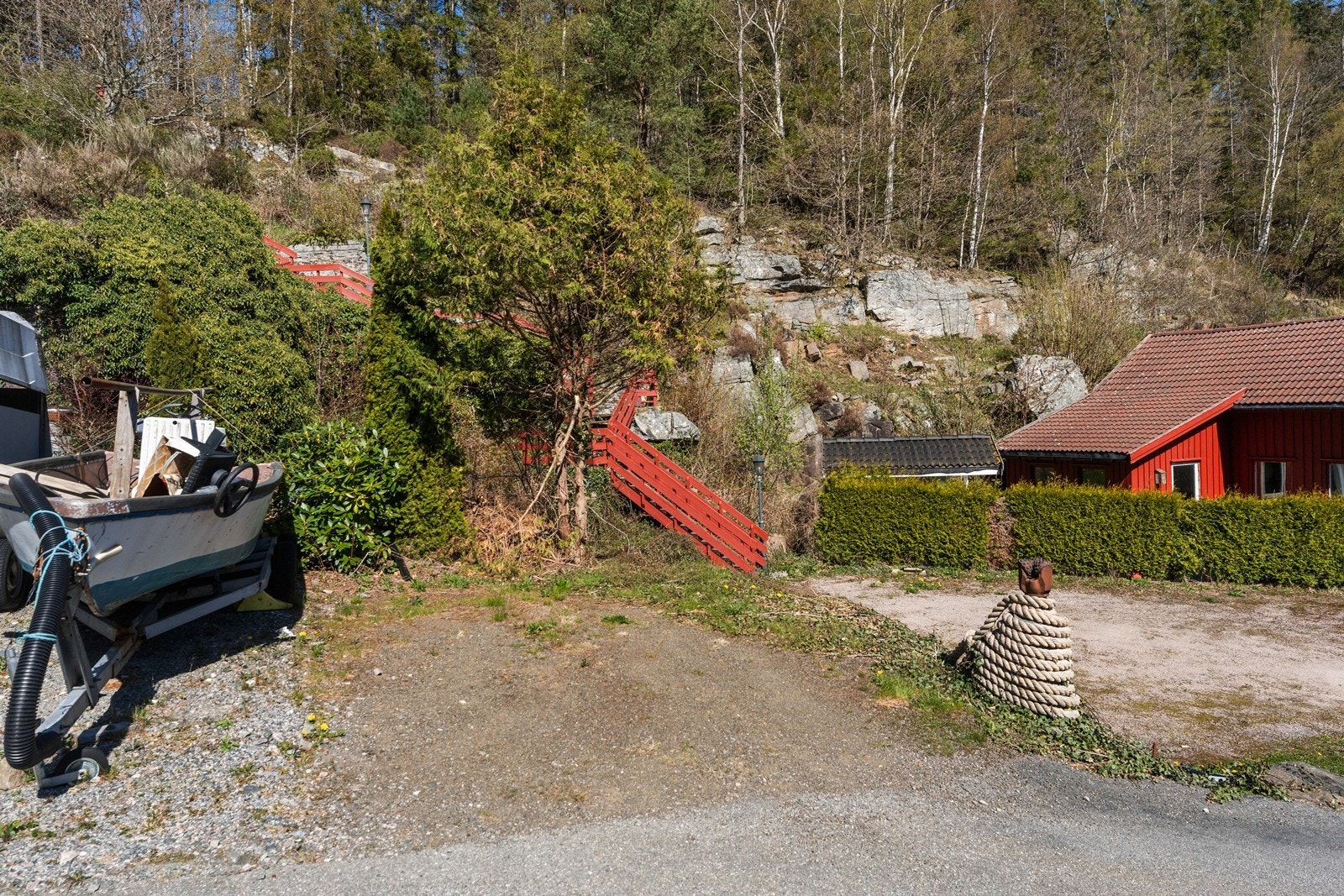 Tilhørende parkeringsplass ca 200 meter fra eiendommen. Galleribilde