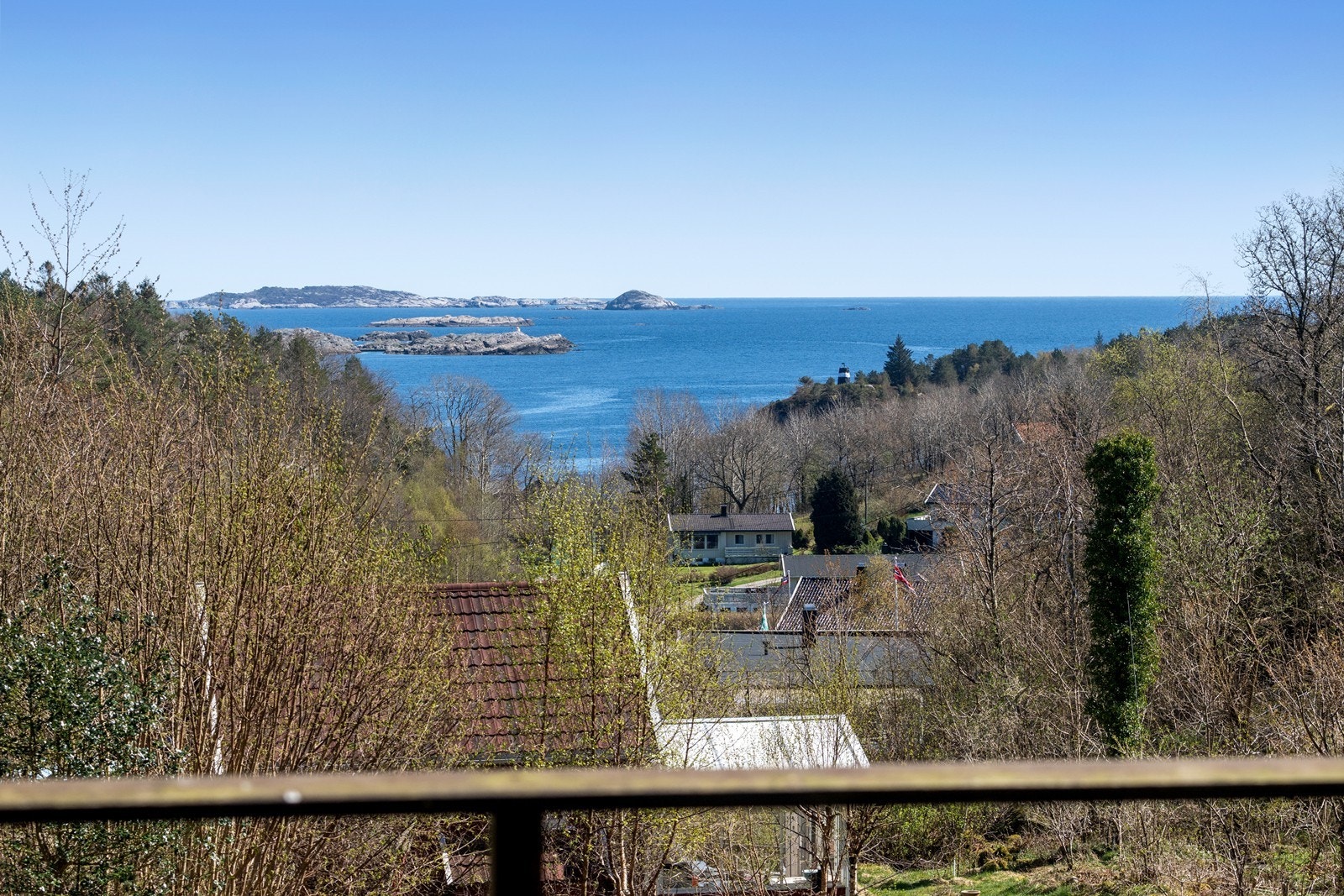 Fin utsikt mot havet! Galleribilde