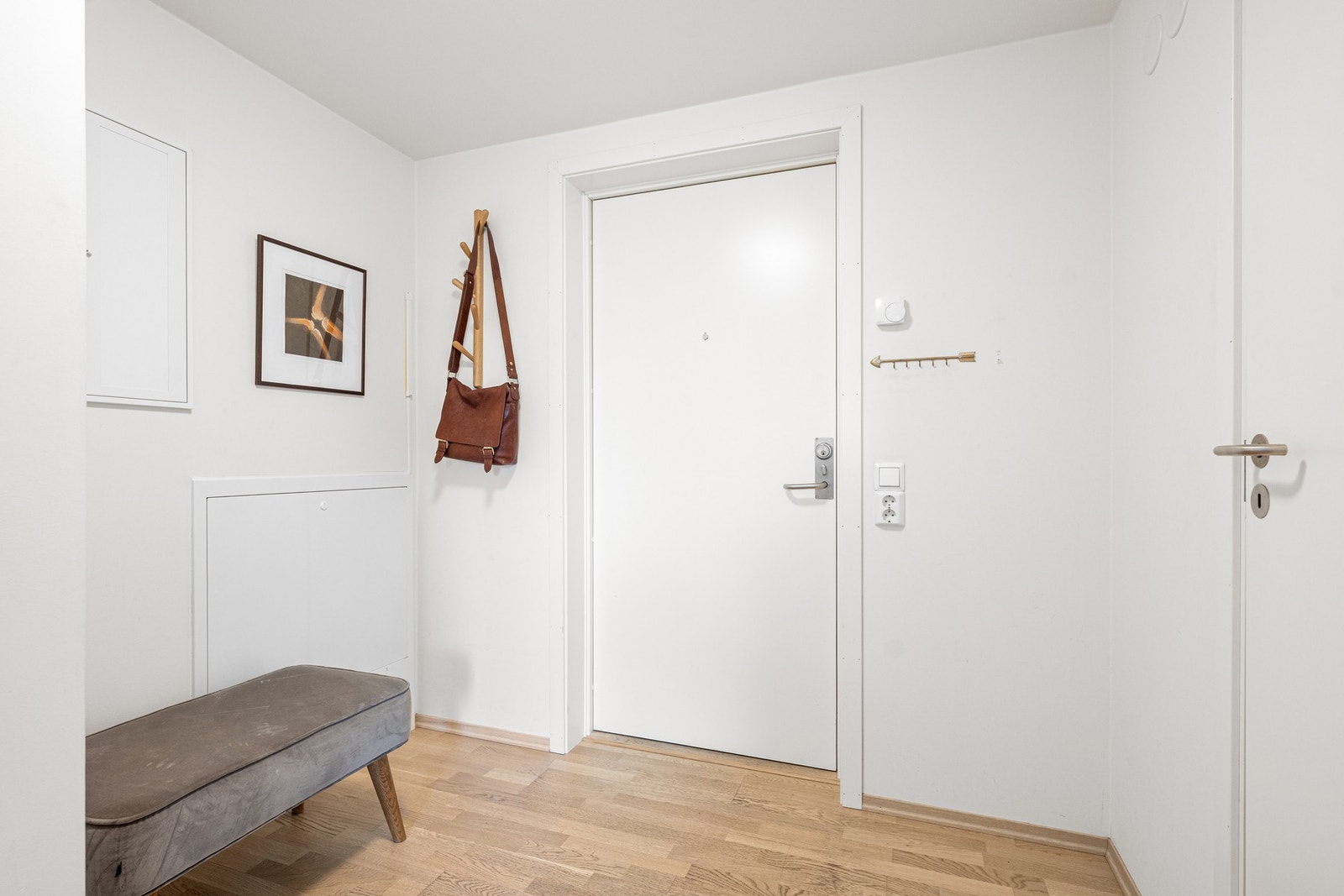 Til boligen er det trappefri adkomst samt heisadkomst til garasjekjeller Galleribilde
