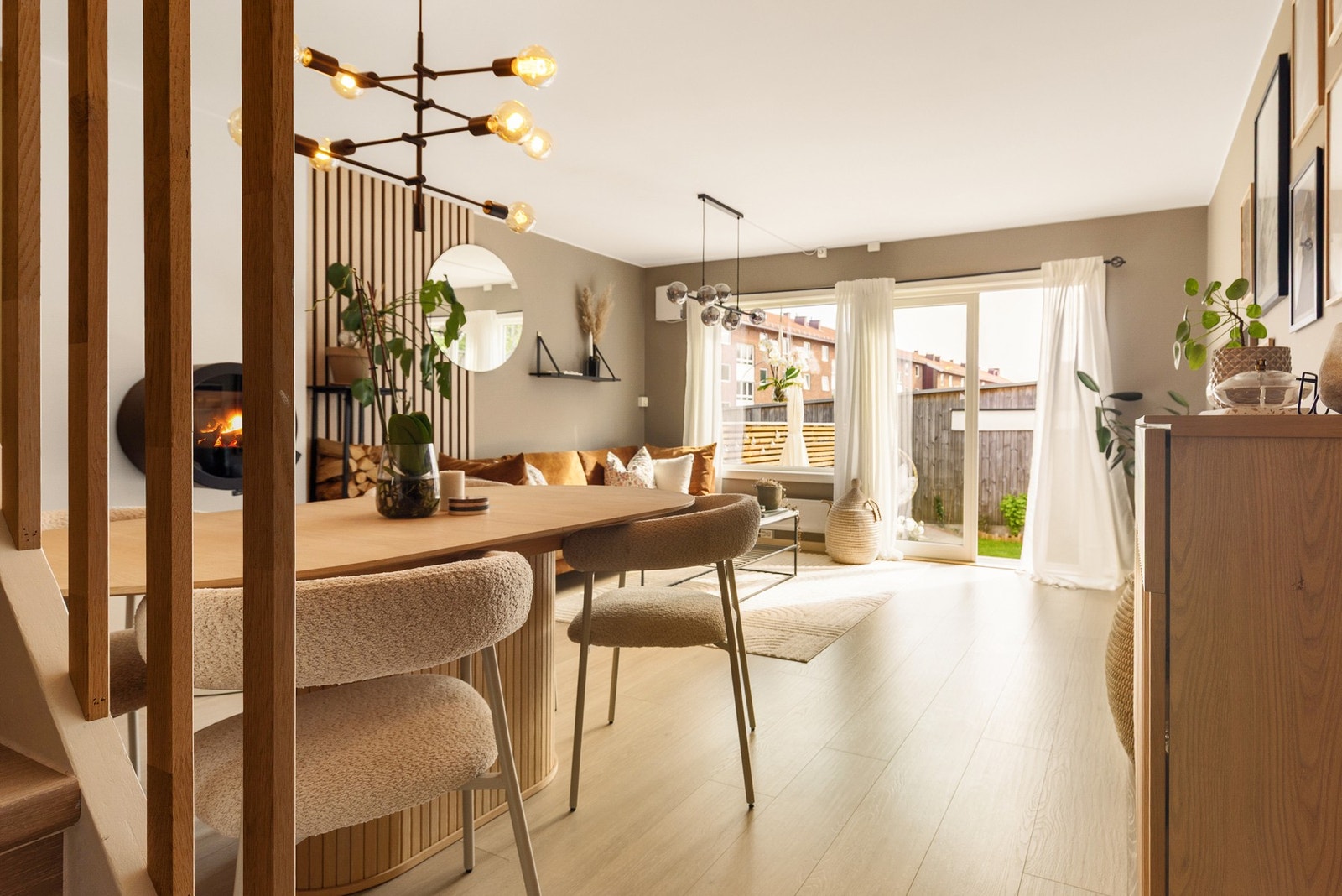 - Stuedelen er romslig og har god plass til spisebord og sofaseksjon - Galleribilde