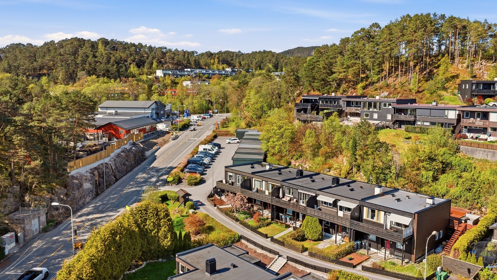 Området betegnes som svært barnevennlig og huset passer ypperlig for en barnefamilie. Galleribilde