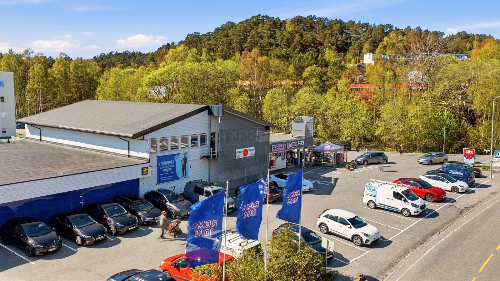 På Myrholtet er det en Rema 1000 butikk til daglige innkjøp. Galleribilde