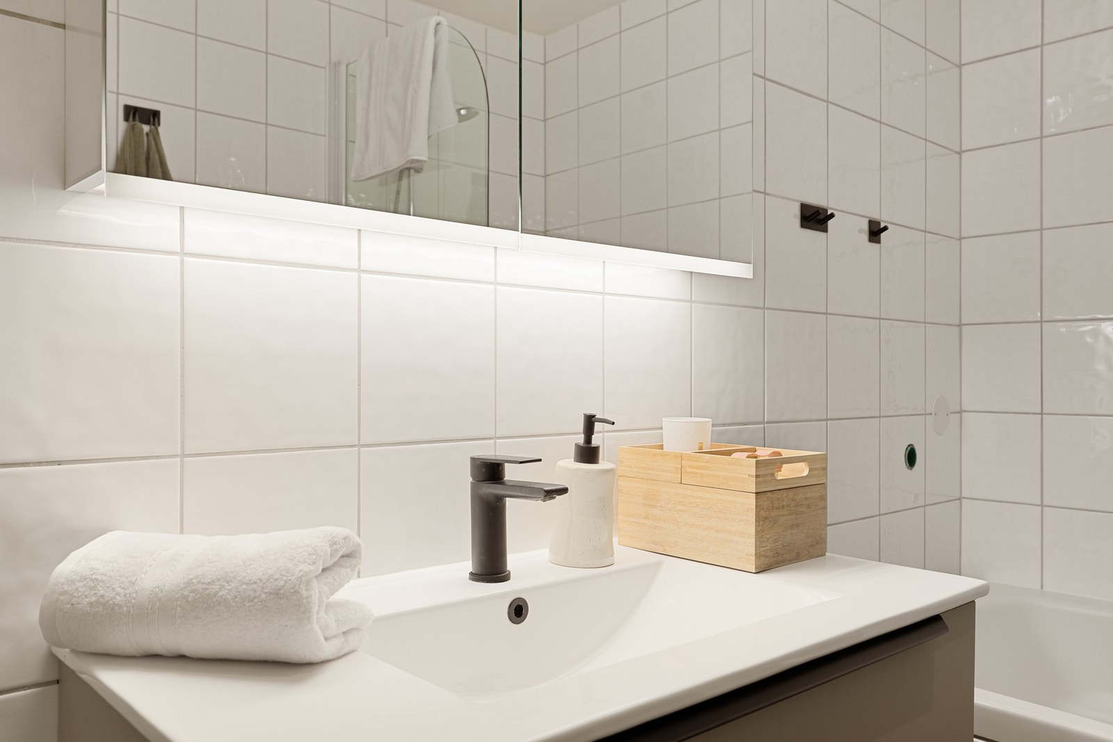 Badet ble pusset opp i regi av foregående eier i 2012 ifølge selger. Det er rør-i-rør system. Galleribilde