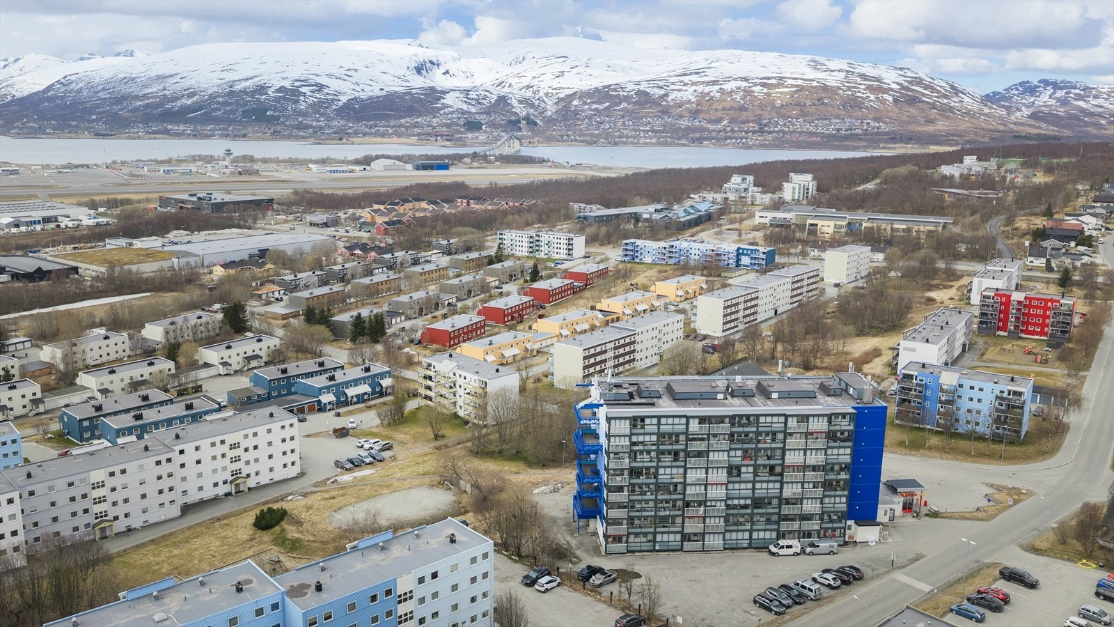 Bygget har de senere år blitt rehabilitert med fasadeendring og utvidelse av innglasset balkonger Galleribilde