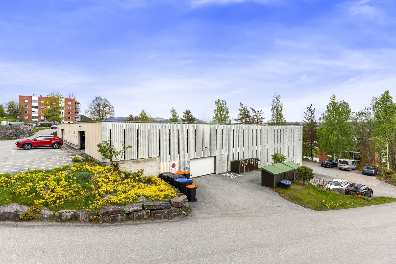 Det medfølger egen parkeringsplass i felles garasjeanlegg Galleribilde