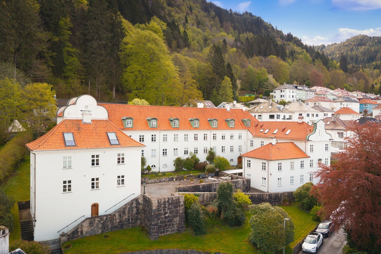 - En praktfull, arkitekt tegnet bygård i høyden av Sandviken - Galleribilde