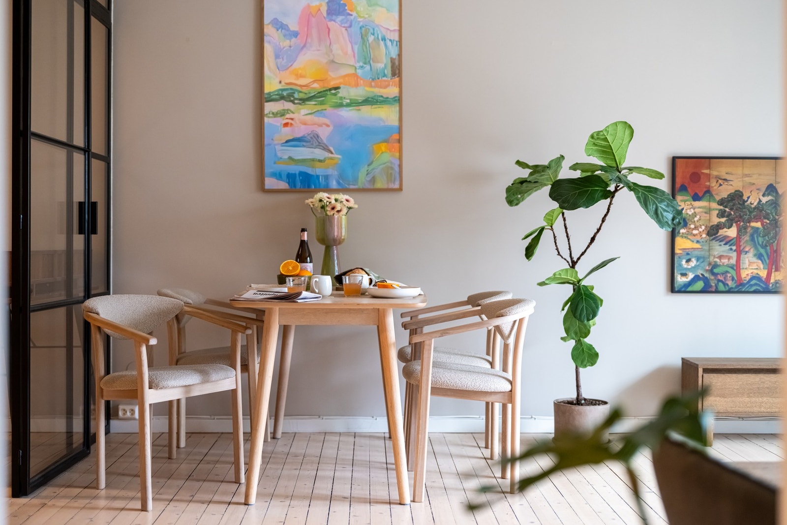 Dette er en lys og tiltalende 2-roms leilighet med en god planløsning. Galleribilde