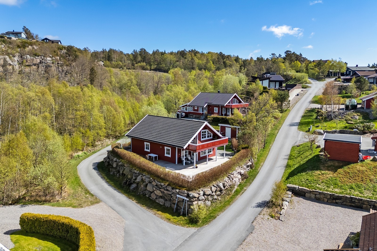 Kjørevei frem til hytten og medfølger båtplass! Galleribilde