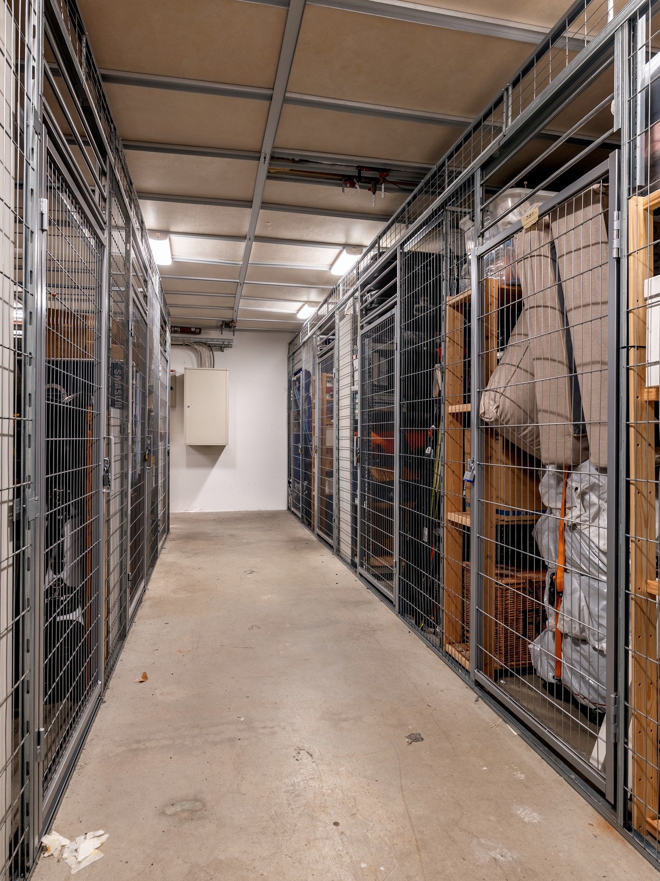 Lagringsmuligheter i disponibel kjellerbod på ca. 5 kvm. Galleribilde