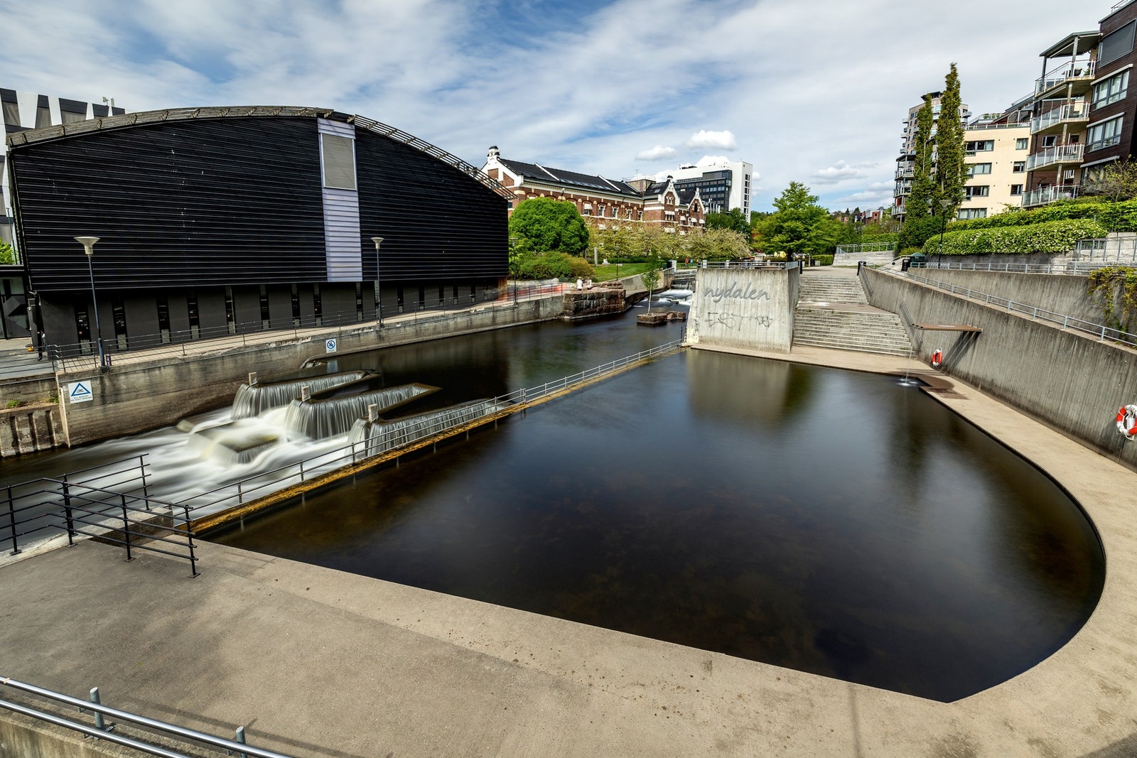 Flott beliggenhet mot idylliske Akerselva og badeplass (Nydalen Elvebad). Galleribilde