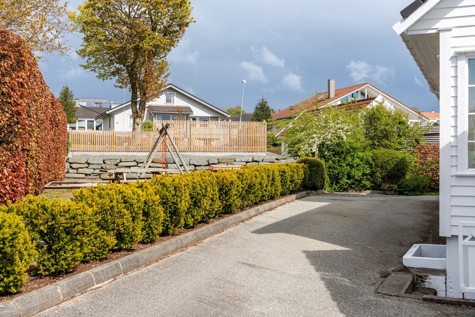 I tillegg er det umiddelbar nærhet til en skjermet lekeplass. Galleribilde