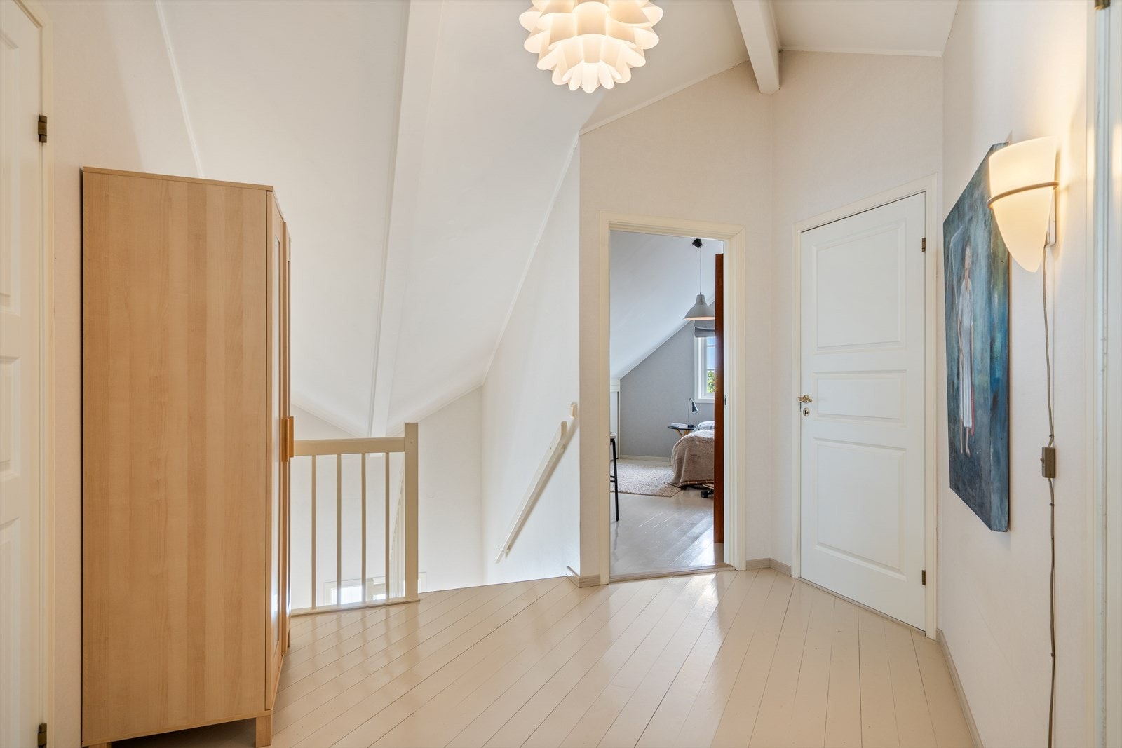 Gang i andre etasje som leder til soverommene og badene. Galleribilde