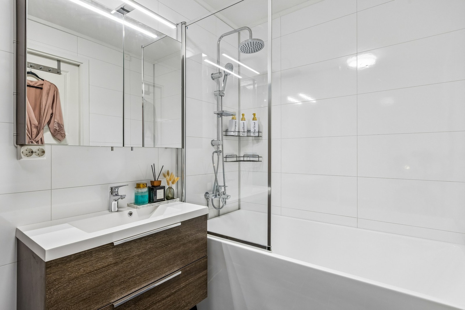 Opplegg for vaskemaskin på badet. Galleribilde