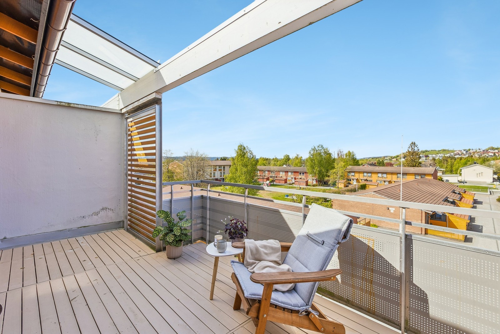 Balkong på 11,4m² med god plass til utemøblement. Galleribilde