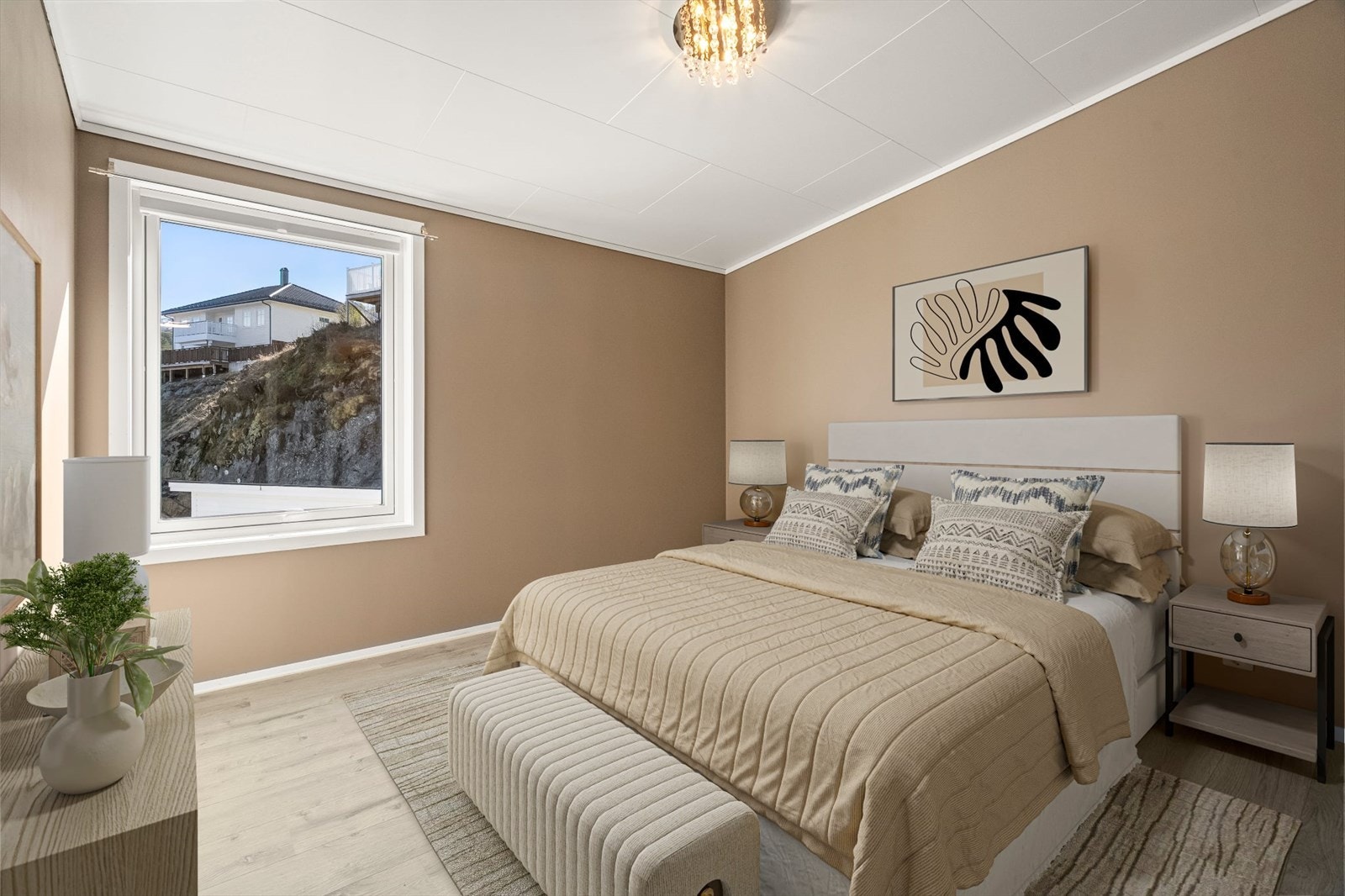- Hovedsoverom har inngang til bod på 3m2 med mulighet for walk-in closet - Galleribilde