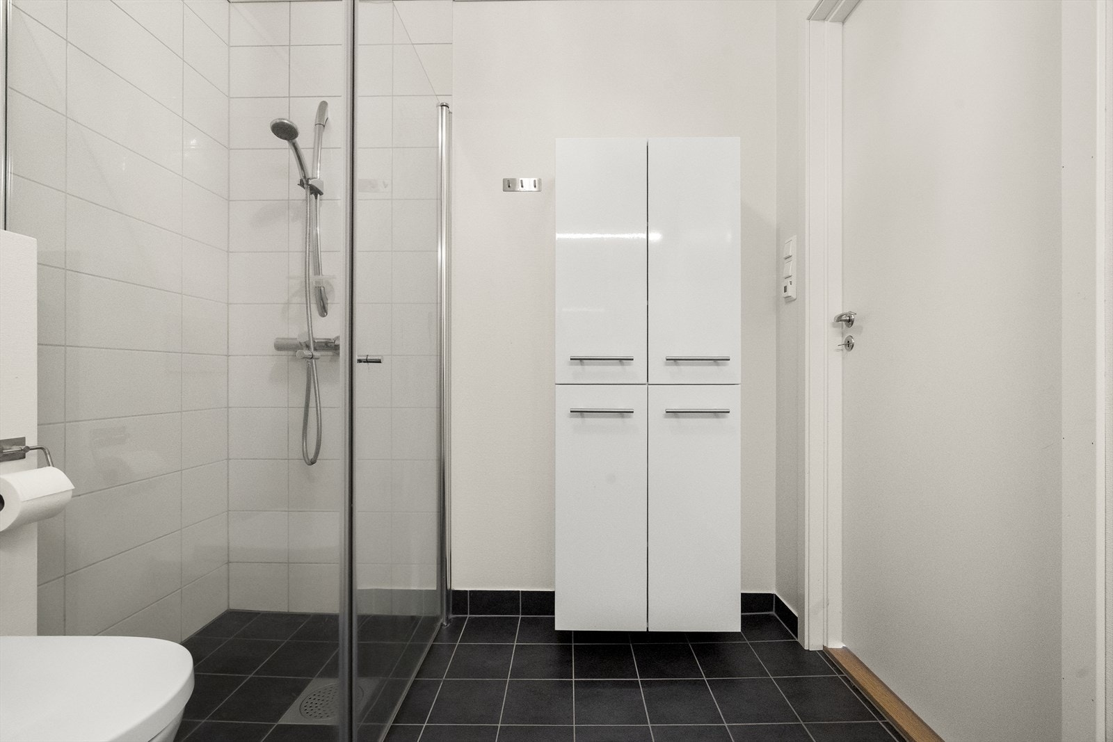 - Badet måler ca 5,6m2 - Galleribilde