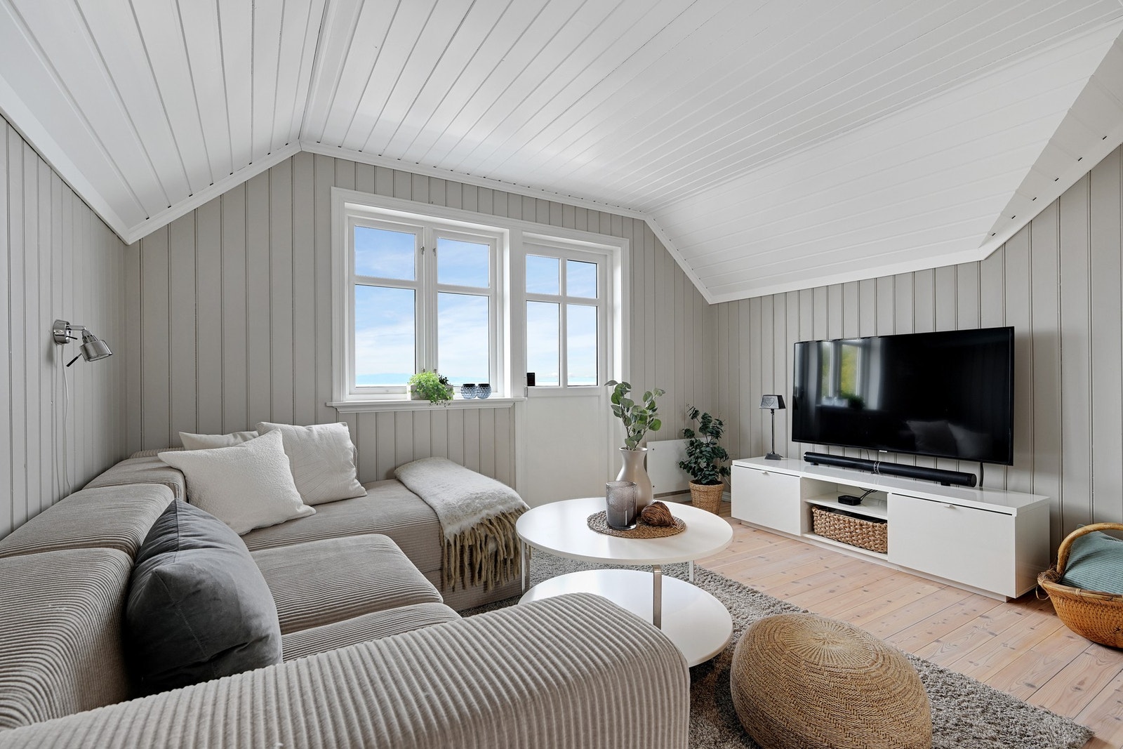 Da er vi tilbake i loftstua og forsetter med de tre soverommene Galleribilde