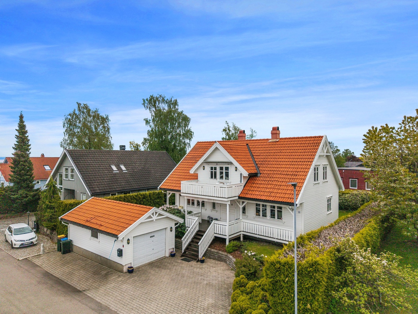 Velkommen til trivelige Spurvestien 24 på toppen av Laskenlia Galleribilde