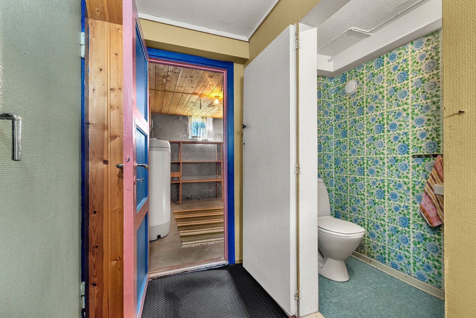 Fra gangen i kjelleren er det adkomst til toalettrom og boder. Galleribilde