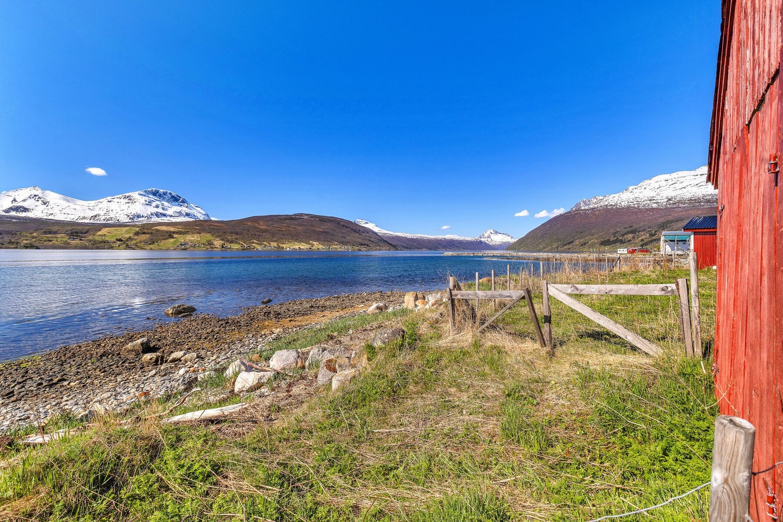 Idyllisk plassering i strandkanten. Galleribilde