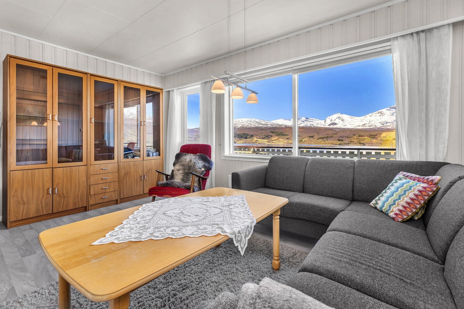 Fra stuen er det direkte utgang til en veranda på 12 m². Galleribilde