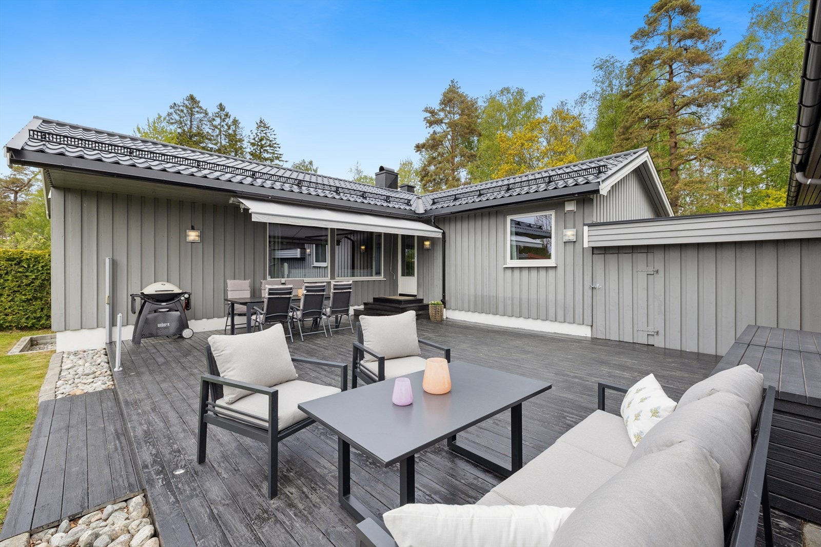 Her er det godt med plass til sittegrupper og grill! Galleribilde