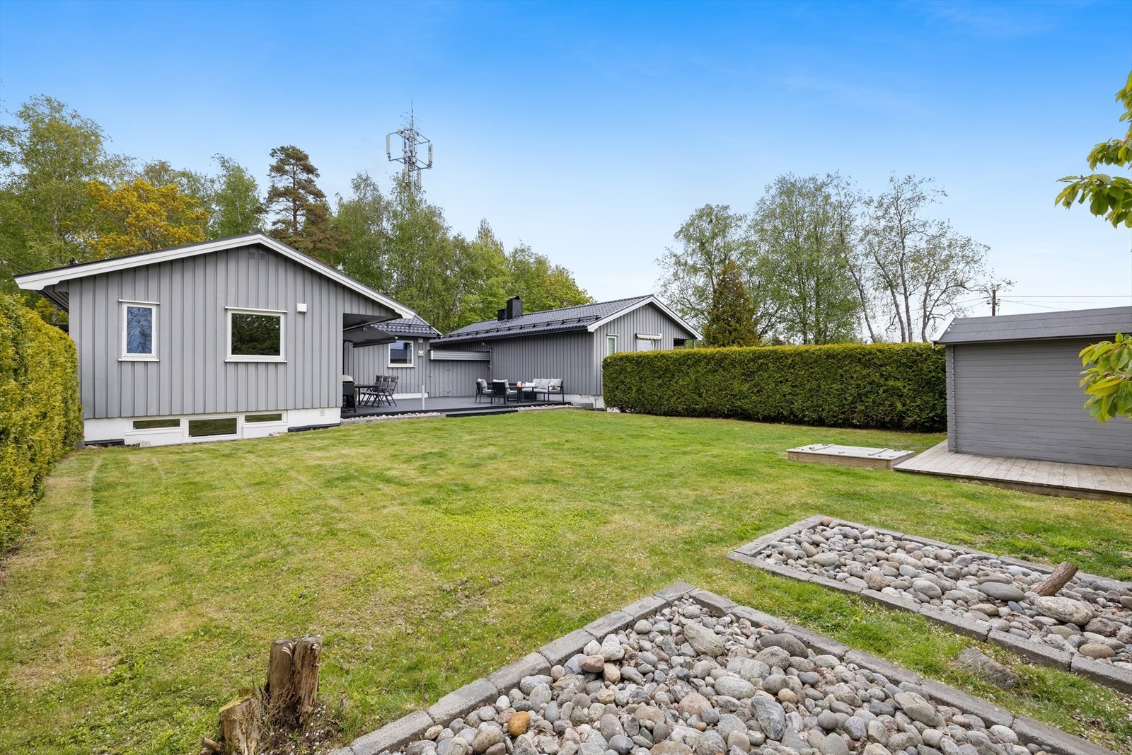 En hage som gir gode muligheter for lek og moro! Velkommen på visning. Galleribilde