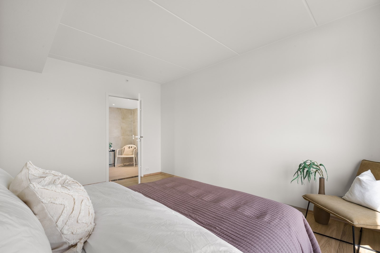 På hovedsoverom har man en lekker en-suite løsning. Galleribilde