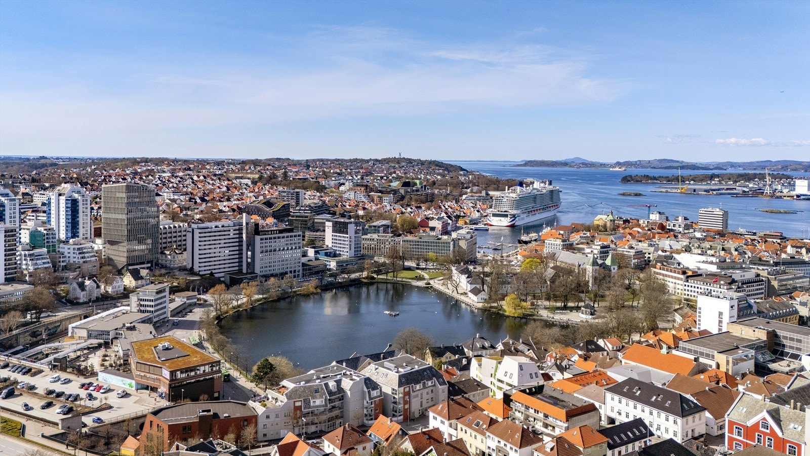 Eiendommen ligger i hjertet av Stavanger, med delvis utsikt over Breiavatnet. Galleribilde