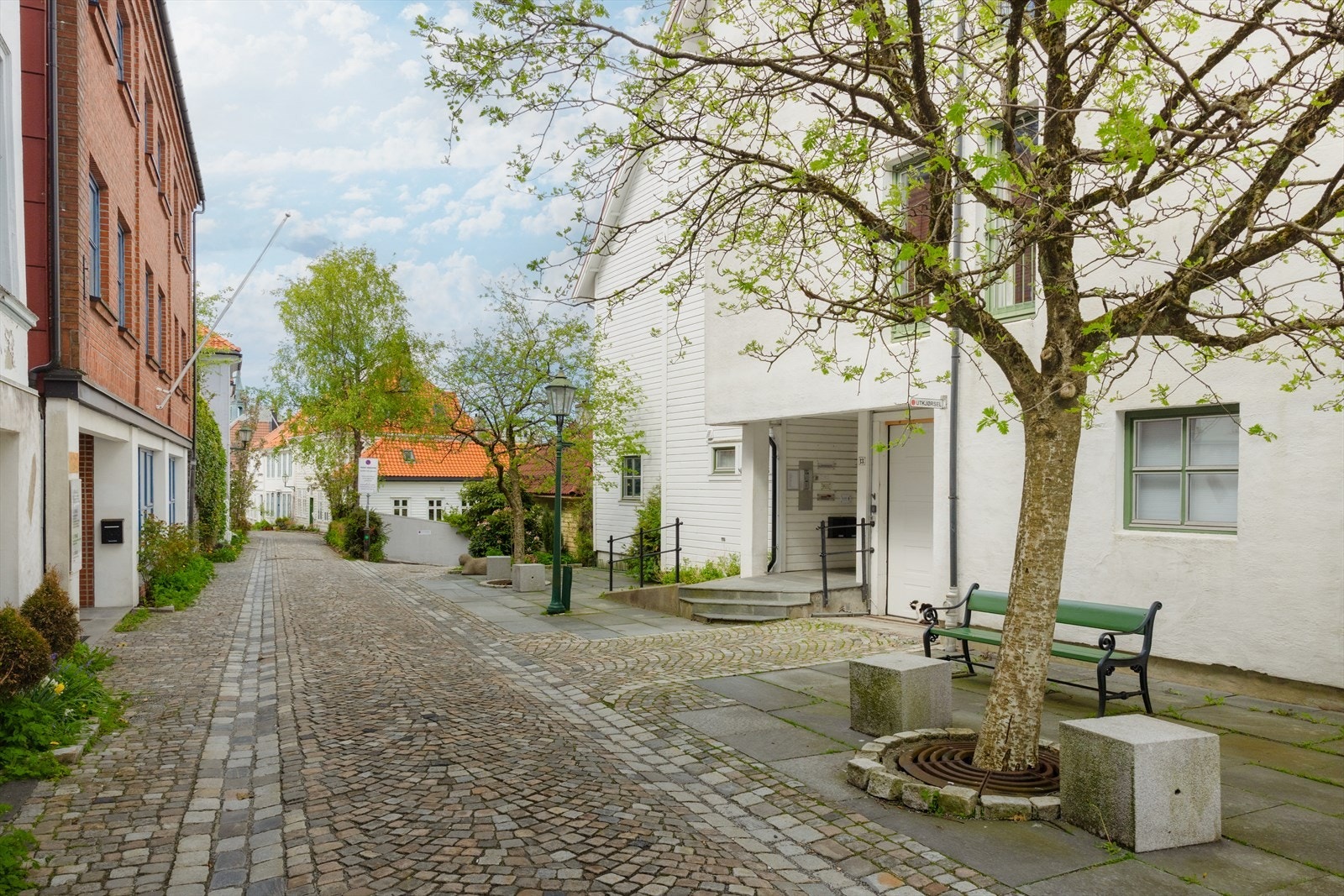 - Her bor du litt tilbaketrukket, men likevel med kort gangavstand til det yrende bylivet i sentrumskjernen - Galleribilde