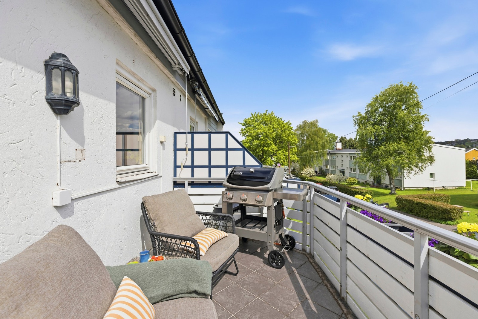 Her er det god plass på balkongen til grill og utemøbler Galleribilde